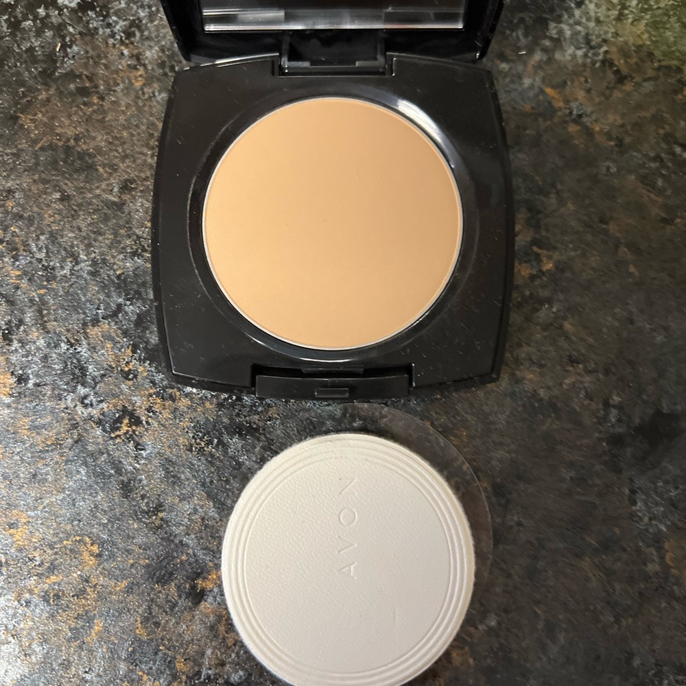 Assorted Women's Foundation & Concealer Set in Beige/Tan Shades - Mixed Brands - Picture 8 of 9